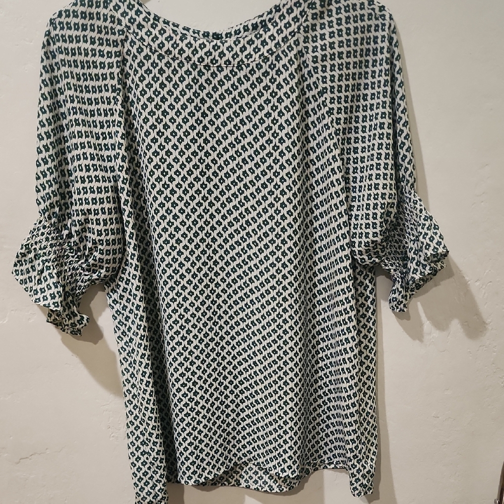Banana Republic Black and White Cuffed Sleeve Blouse